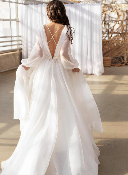 A-line fantasy collar long sleeved sweeping and mopping chiffon wedding dress