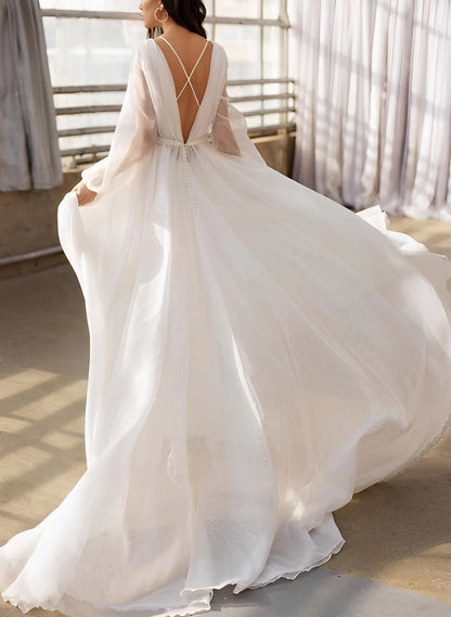 A-line fantasy collar long sleeved sweeping and mopping chiffon wedding dress