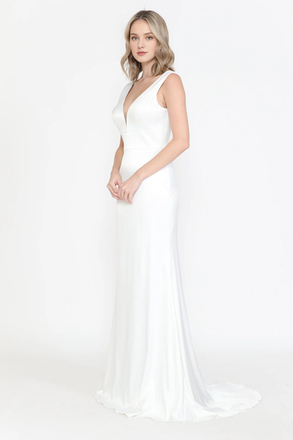 White long sleeveless satin wedding dress