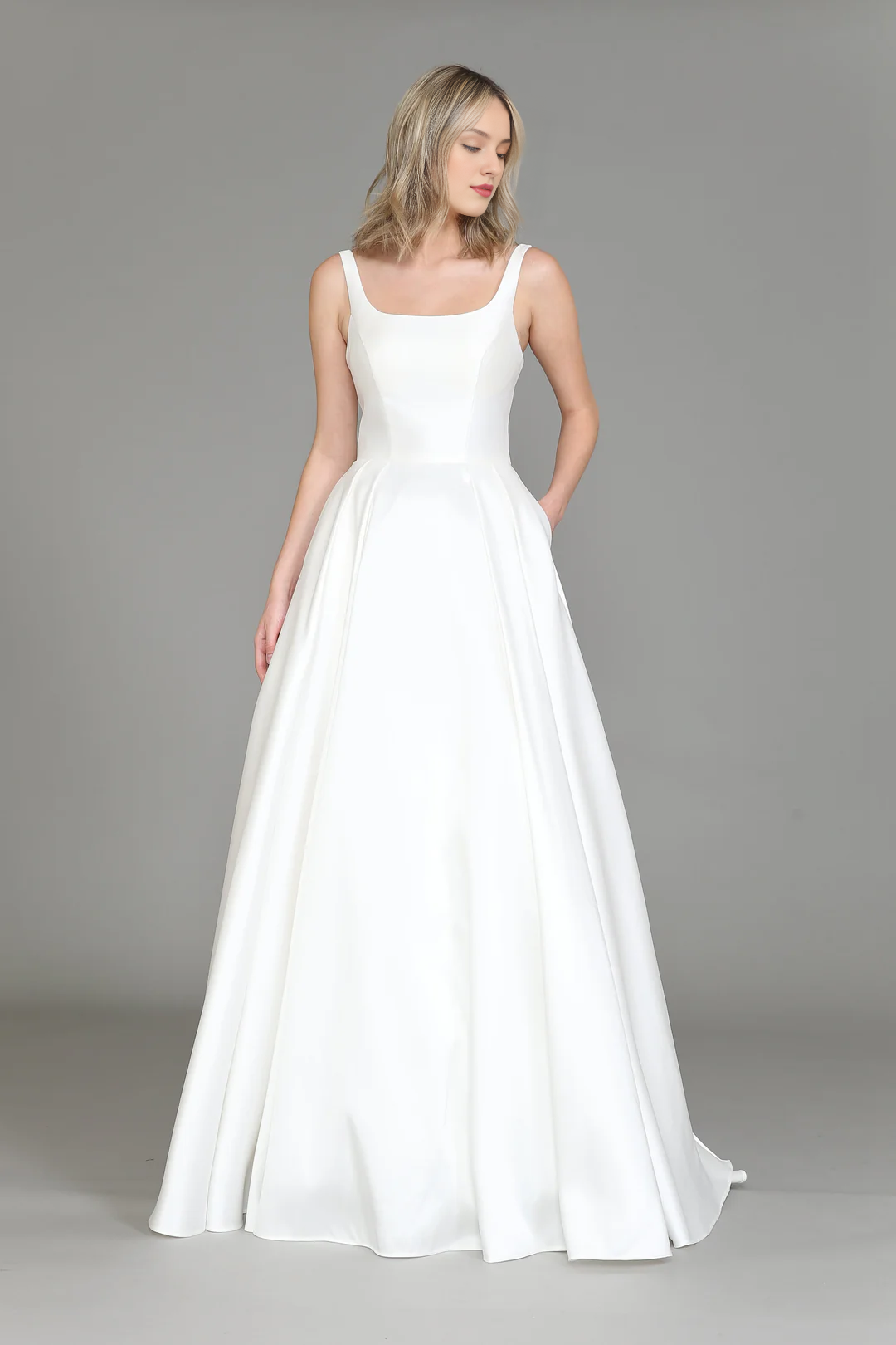 White long sleeveless satin wedding dress