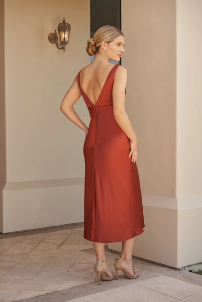 V-neck crepe cloth back Chamius slim fit trumpet shaped medium length bridesmaid dress