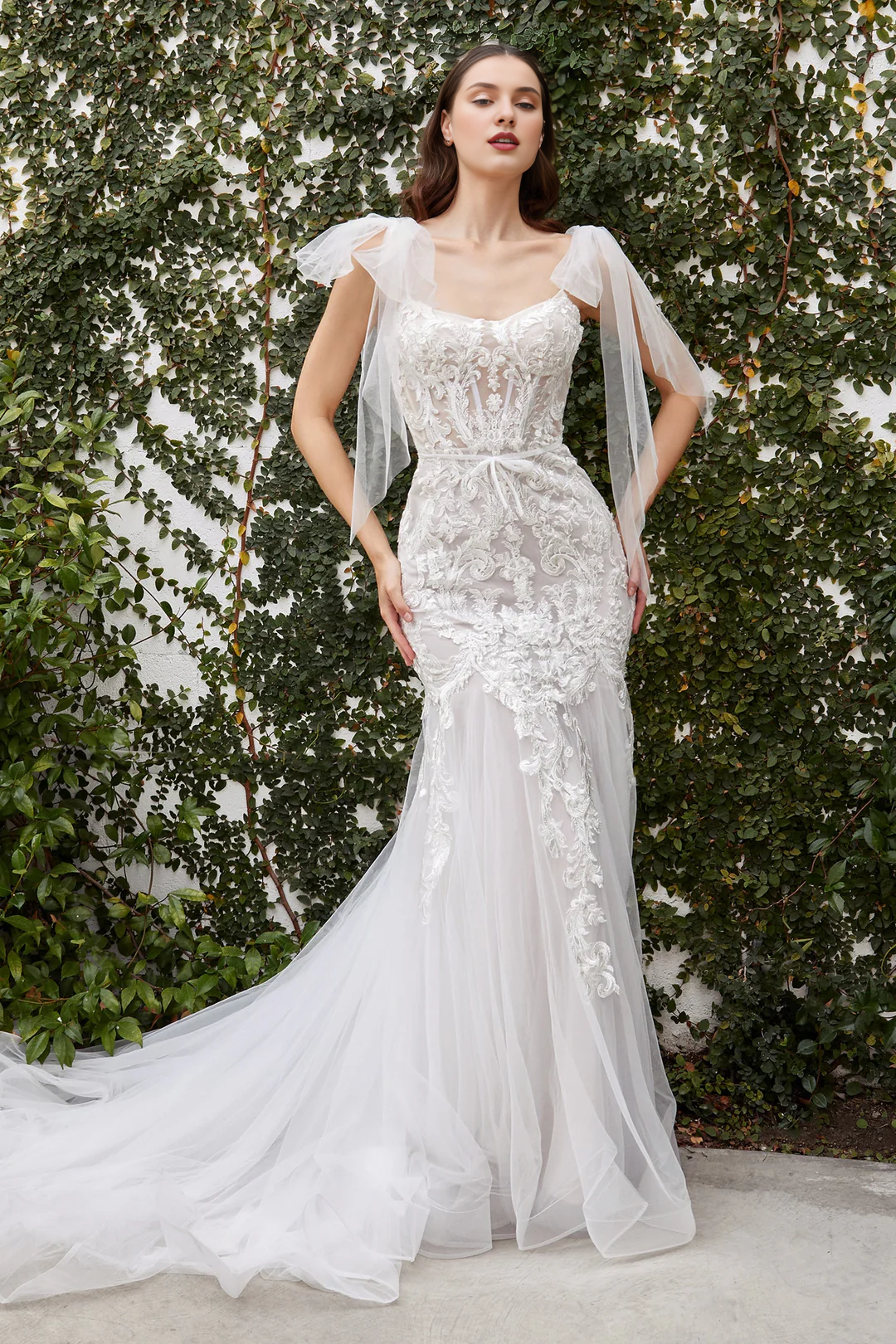 White long sleeveless lace applique wedding dress