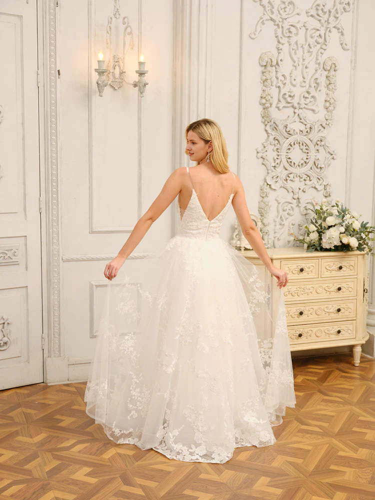 A-line princess slim shoulder strap V-neck sleeveless applique long wedding dress