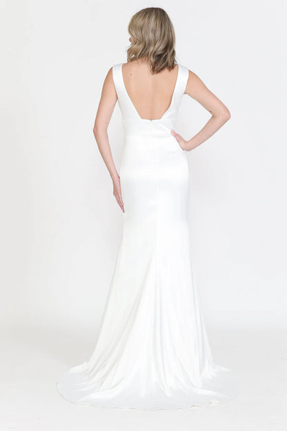 White long sleeveless satin wedding dress