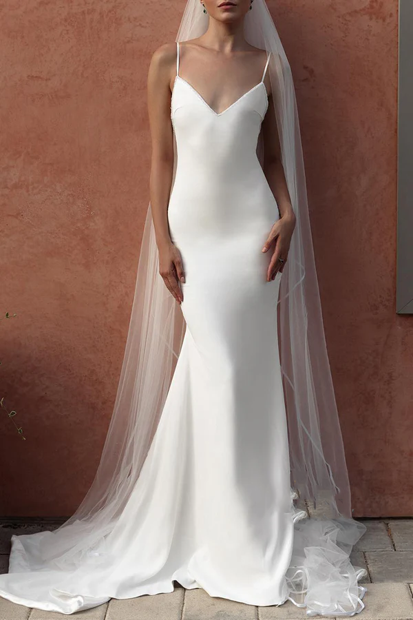 Minimalist V-neck thin shoulder strap speaker tail wedding dress