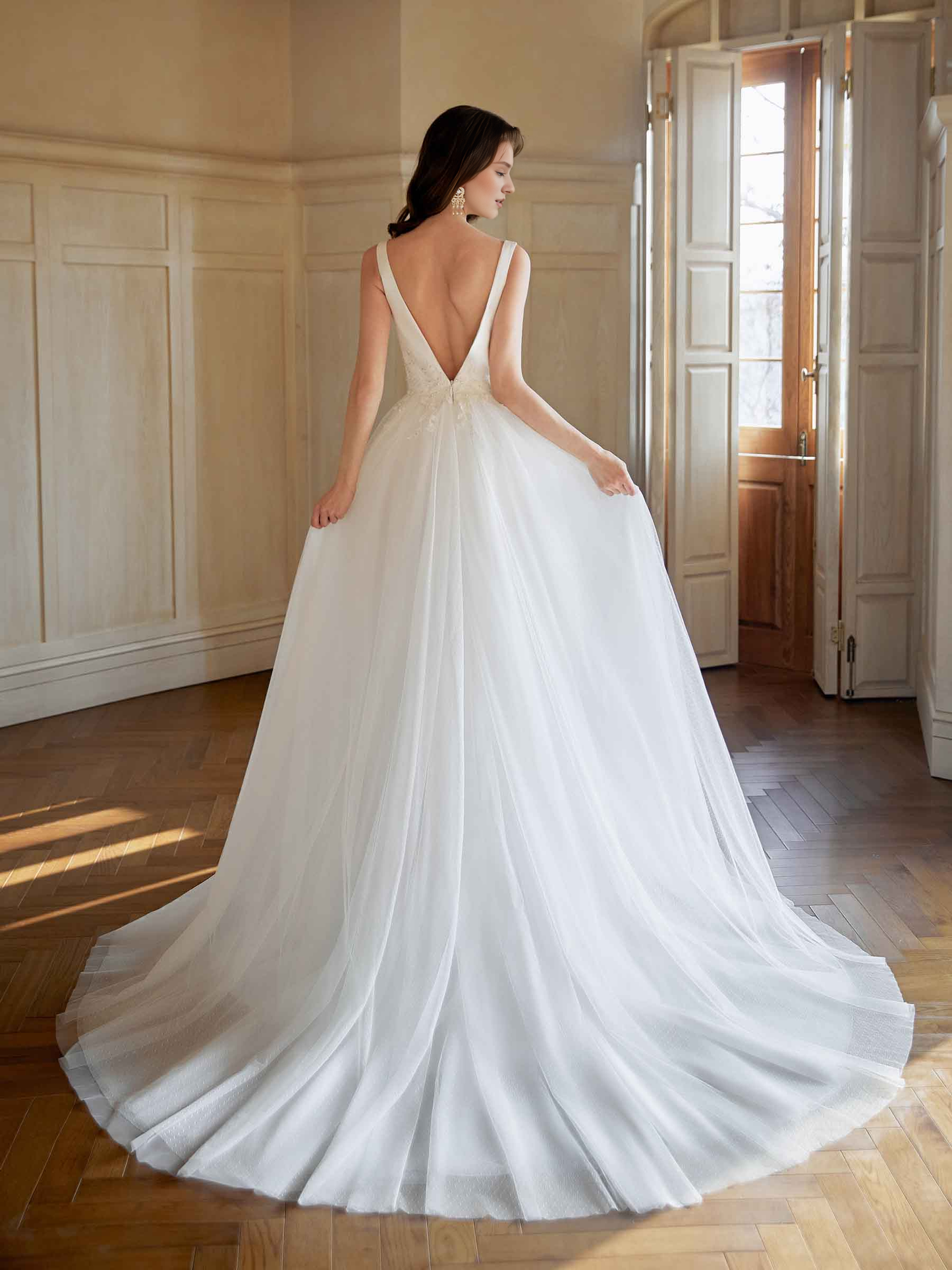 Elegant backless V-neck A-line extra long wedding dress