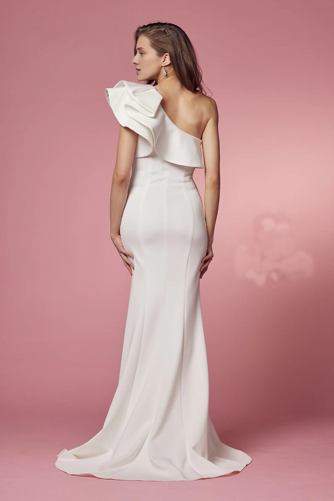 Lotus leaf edge shoulder fitting wedding dress