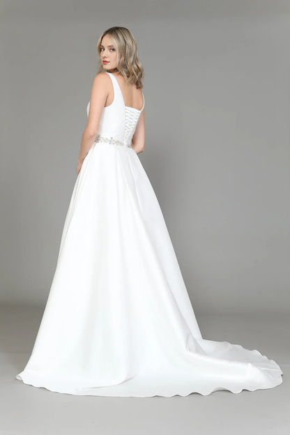 White long sleeveless satin wedding dress