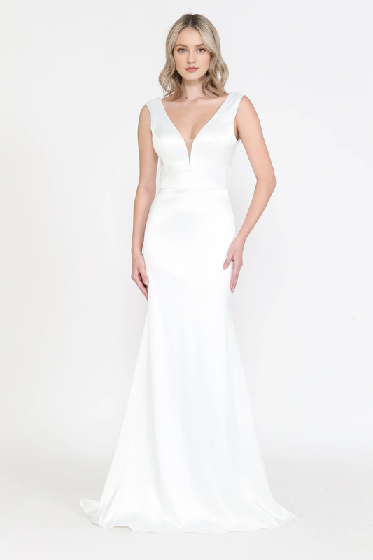 White long sleeveless satin wedding dress