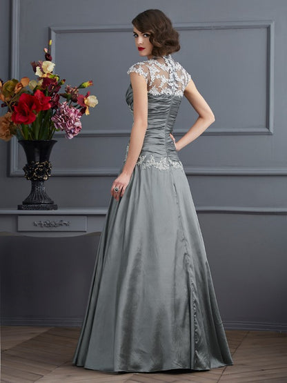 A-Line/Princess Sweetheart Short Sleeves Beading Long Taffeta Dresses