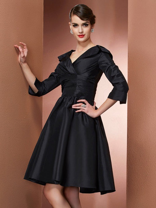 A-Line/Princess V-neck 3/4 Sleeves Short Taffeta Mother of the Bride Dresses