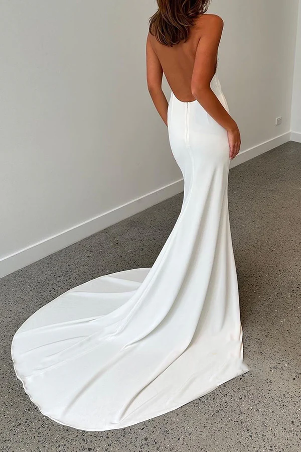 Minimalist satin fit circular backless trailing wedding dress