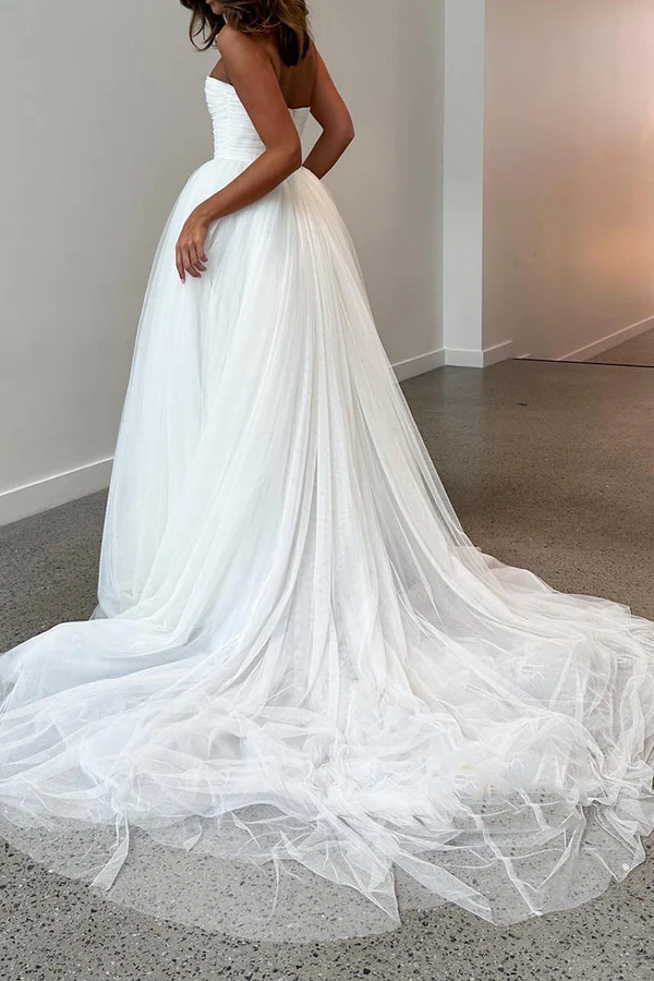 Unique A-shaped Sweetheart Strapless Tulle Wedding Dress