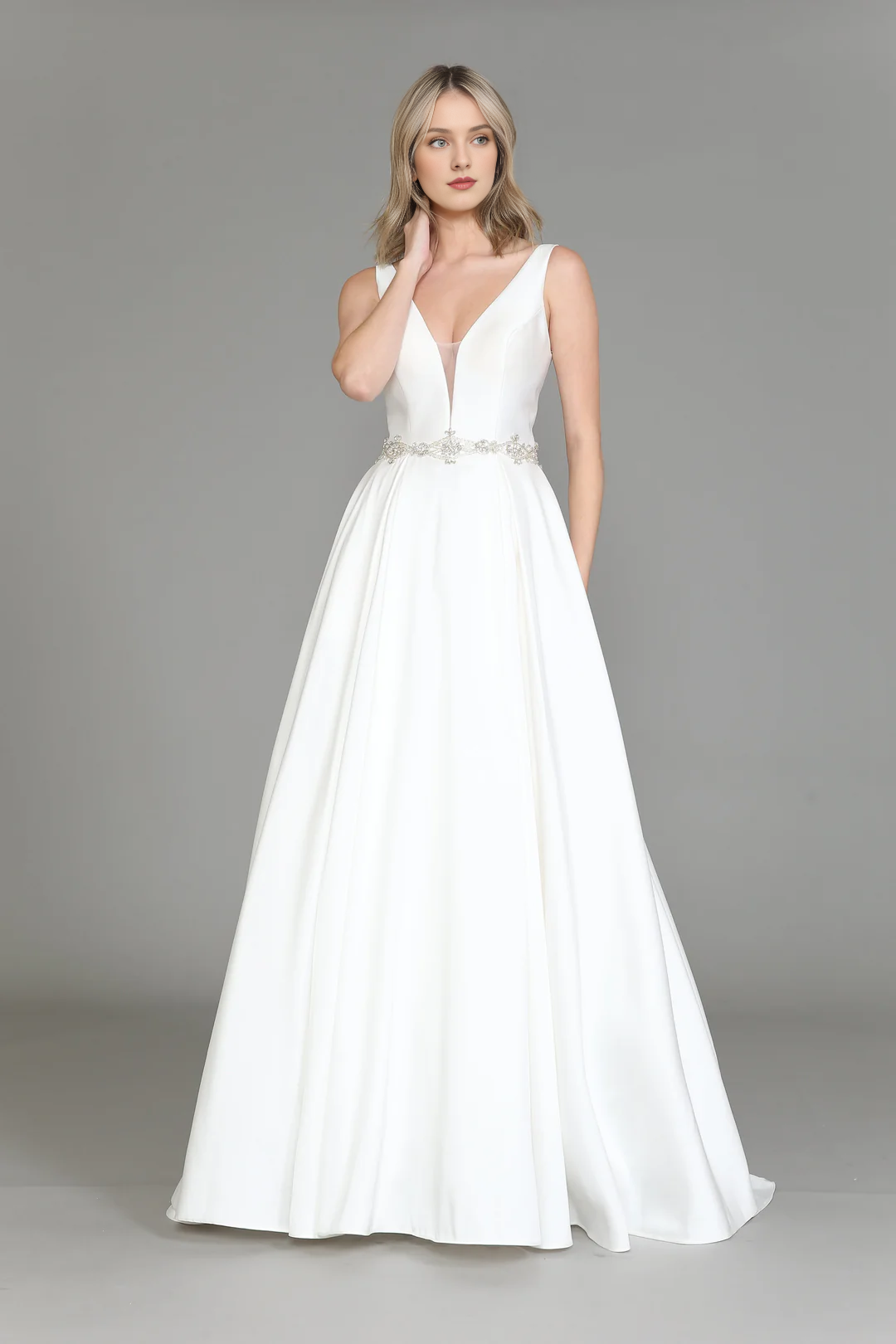 White long sleeveless satin wedding dress