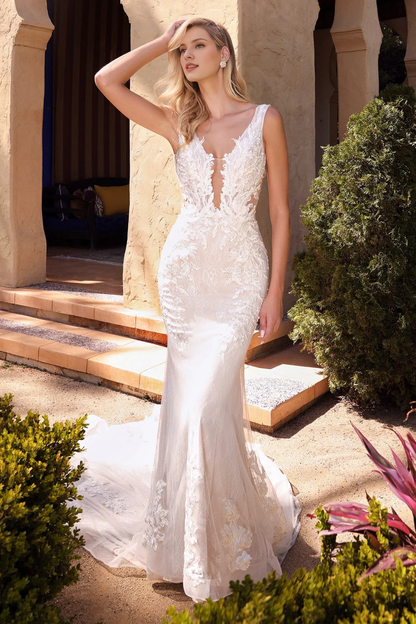 White long sleeveless lace wedding dress