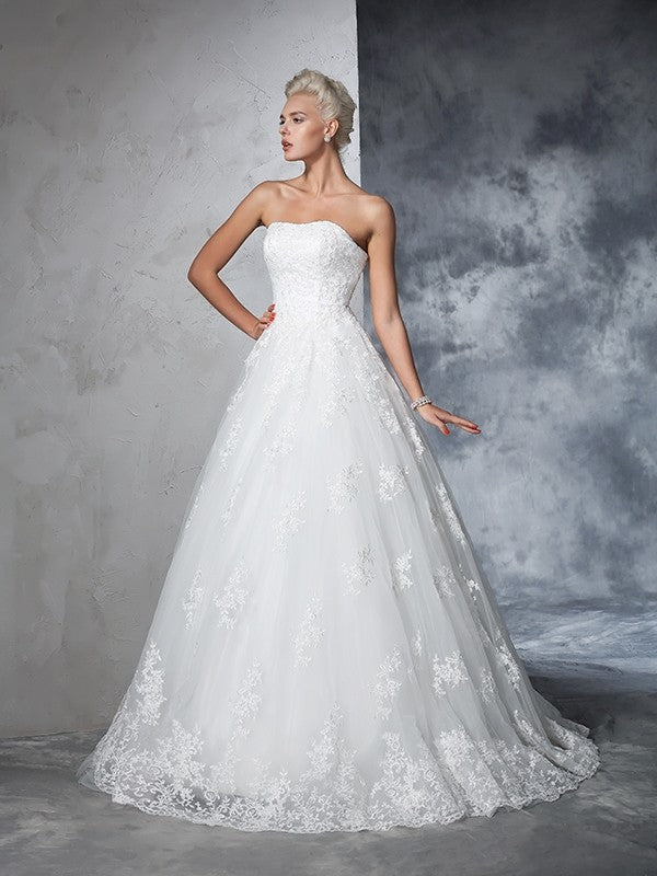 Ball Gown Strapless Lace Sleeveless Long Lace Wedding Dresses