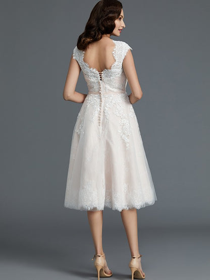 A-Line/Princess Sleeveless Bateau Knee-Length Tulle Wedding Dresses