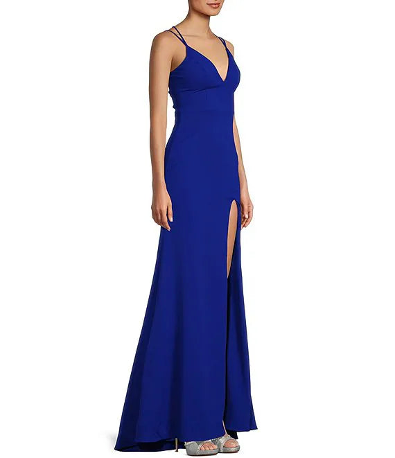 V-neck strap with front slit and long evening dress