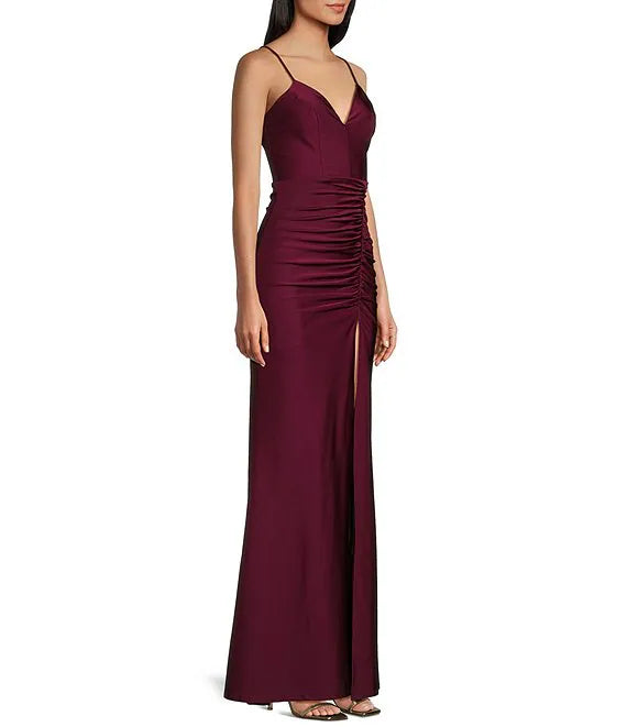 V-neck parallel crepe seam length prom dress