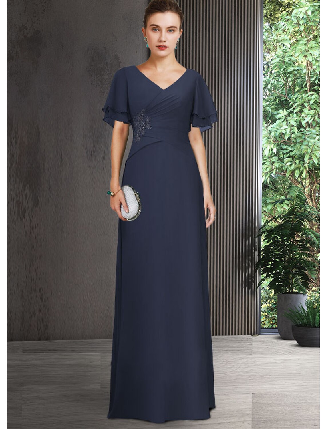 Sheath / Column Mother of the Bride Dress Elegant V Neck Floor Length Chiffon Short Sleeve with Appliques Ruching