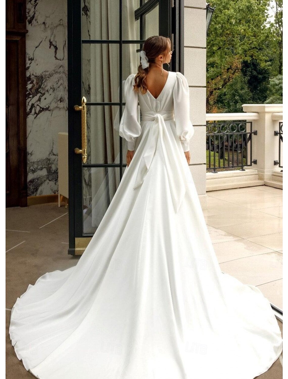 Wedding Dresses A-Line V Neck Long Sleeve Court Train Chiffon Bridal Gowns With Pleats Solid Color