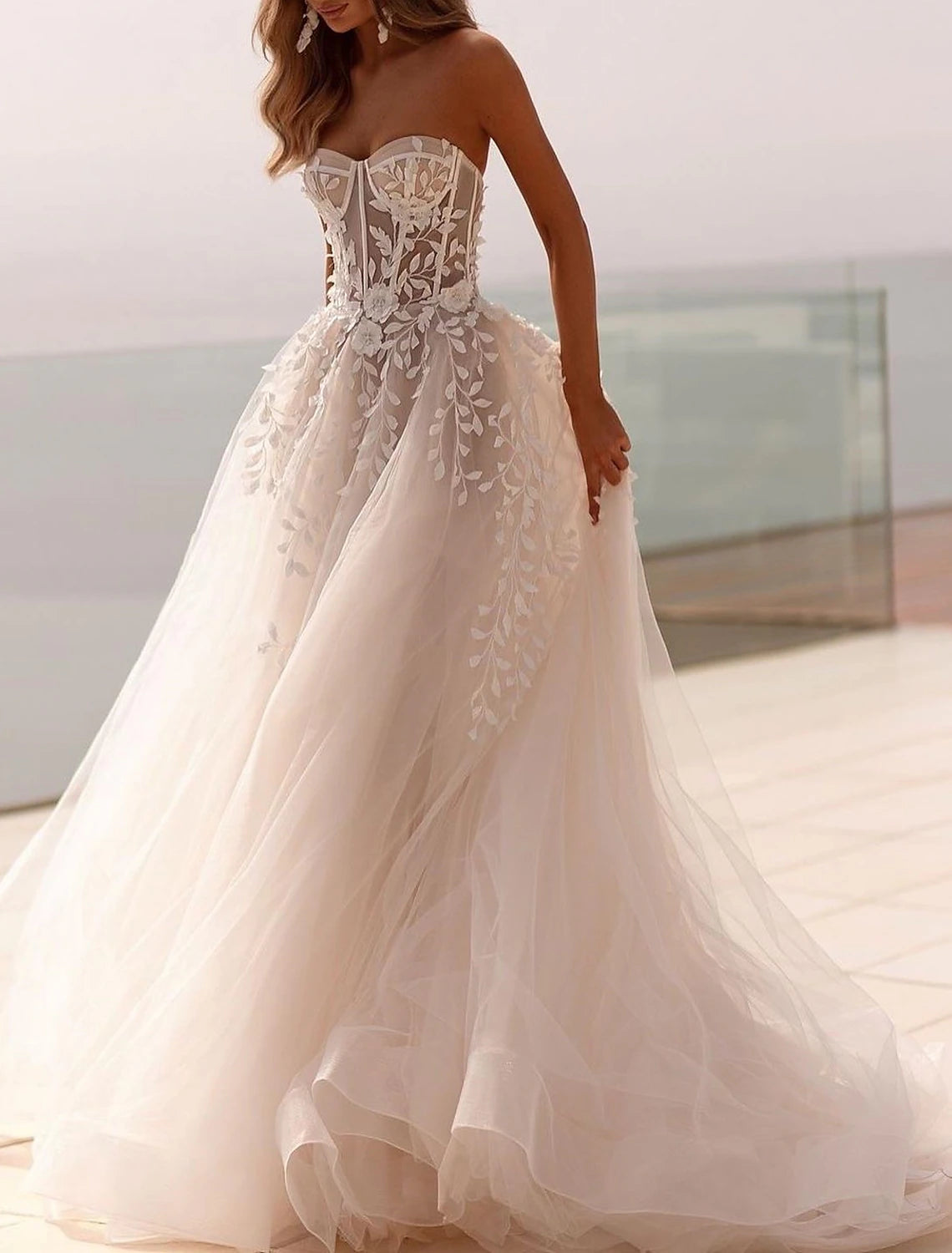 Beach Open Back Formal Wedding Dresses Ball Gown Sweetheart Sleeveless Sweep / Brush Train Tulle Bridal Gowns With Appliques Solid Color