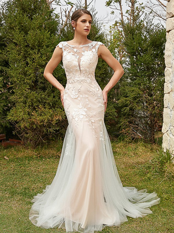 Sheath/Column Tulle Lace Scoop Sleeveless Court Train Wedding Dresses