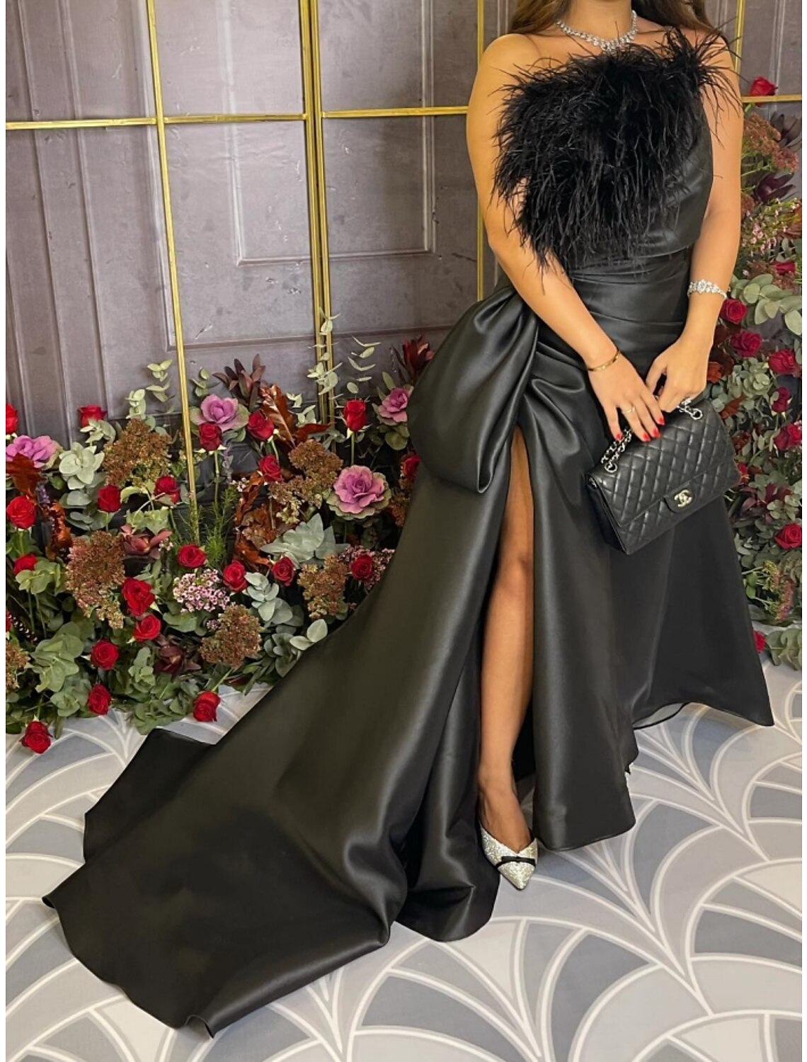 A-Line Evening Gown Elegant Dress Formal Court Train Black Dress Sleeveless Strapless Satin with Feather Pleats Ruched