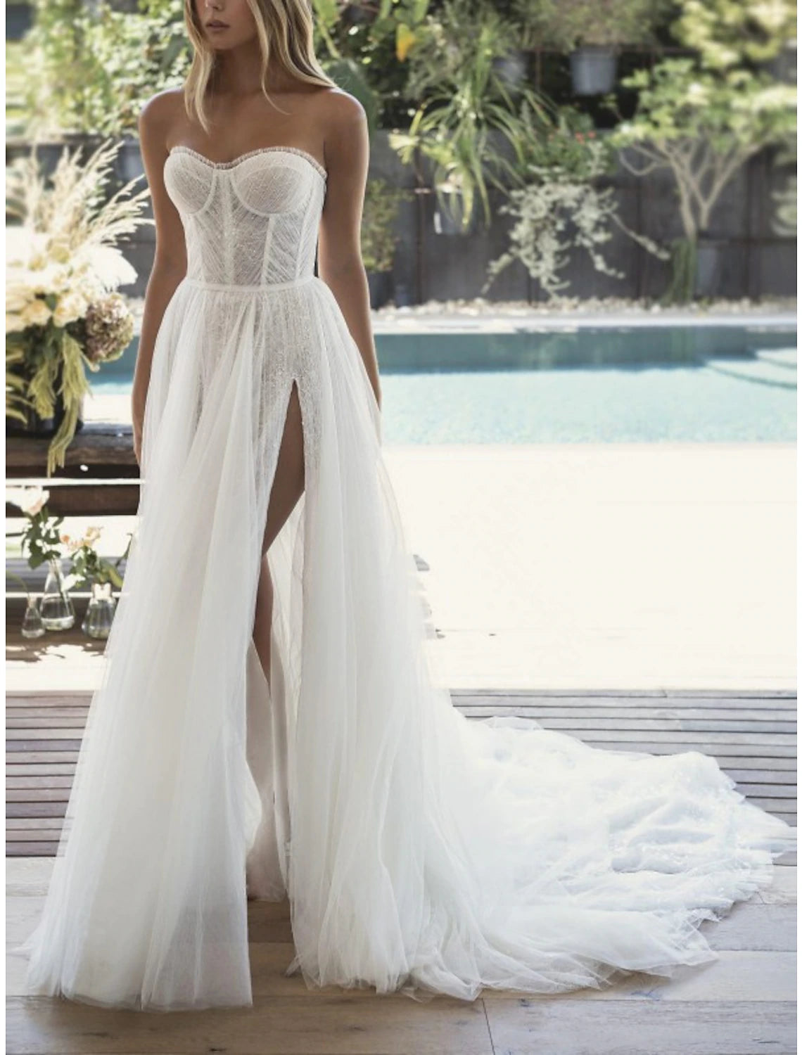 Beach Sexy Wedding Dresses A-Line Sweetheart Strapless Court Train Lace Bridal Gowns With Pleats Split Front