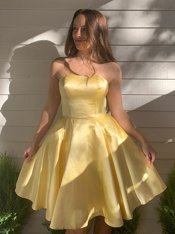 A-Line/Princess Strapless Satin Ruffles Sleeveless Short/Mini Homecoming DressesA-Line/Princess Strapless Satin Ruffles Sleeveless Short/Mini Homecoming Dresses