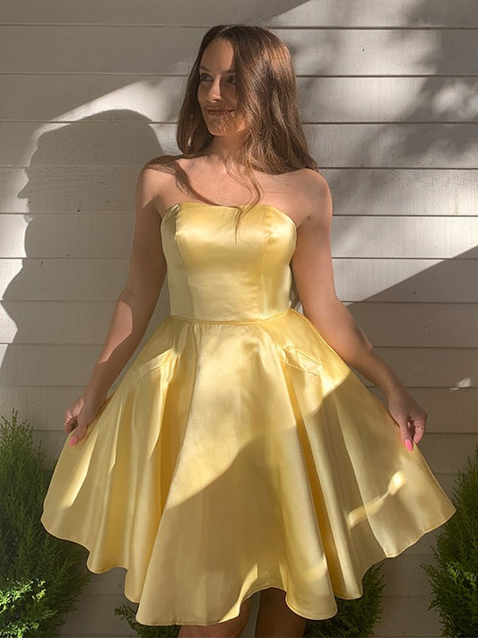 A-Line/Princess Strapless Satin Ruffles Sleeveless Short/Mini Homecoming DressesA-Line/Princess Strapless Satin Ruffles Sleeveless Short/Mini Homecoming Dresses