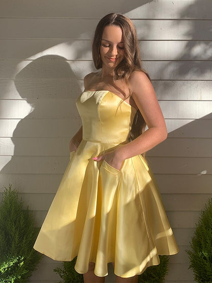 A-Line/Princess Strapless Satin Ruffles Sleeveless Short/Mini Homecoming DressesA-Line/Princess Strapless Satin Ruffles Sleeveless Short/Mini Homecoming Dresses