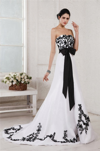 A-Line/Princess Sweetheart Sleeveless Embroidery Sash Long Net Satin Wedding Dresses