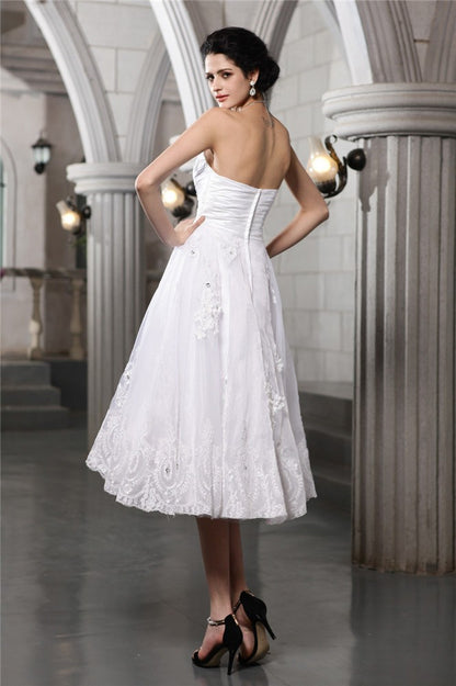 A-Line/Princess Sweetheart Sleeveless Beading Applique Short Taffeta Wedding Dresses