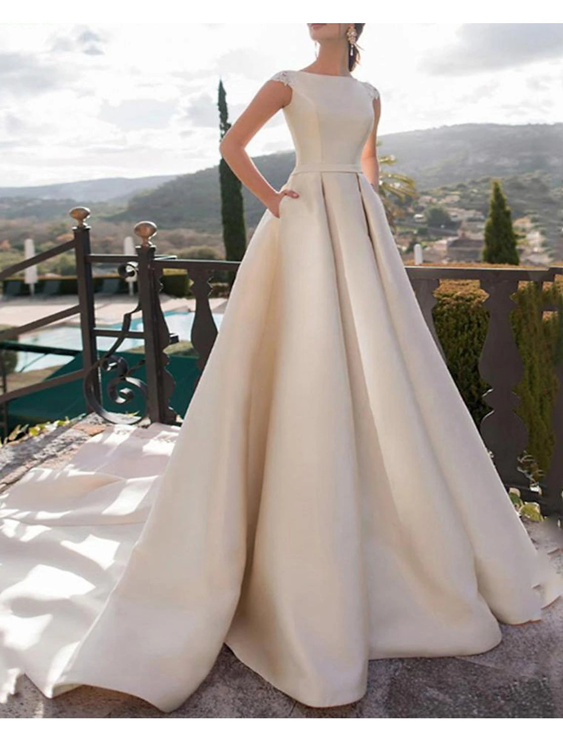 Hall Royal Style Wedding Dresses A-Line Scoop Neck Sleeveless Court Train Satin Bridal Gowns With Pearls Appliques