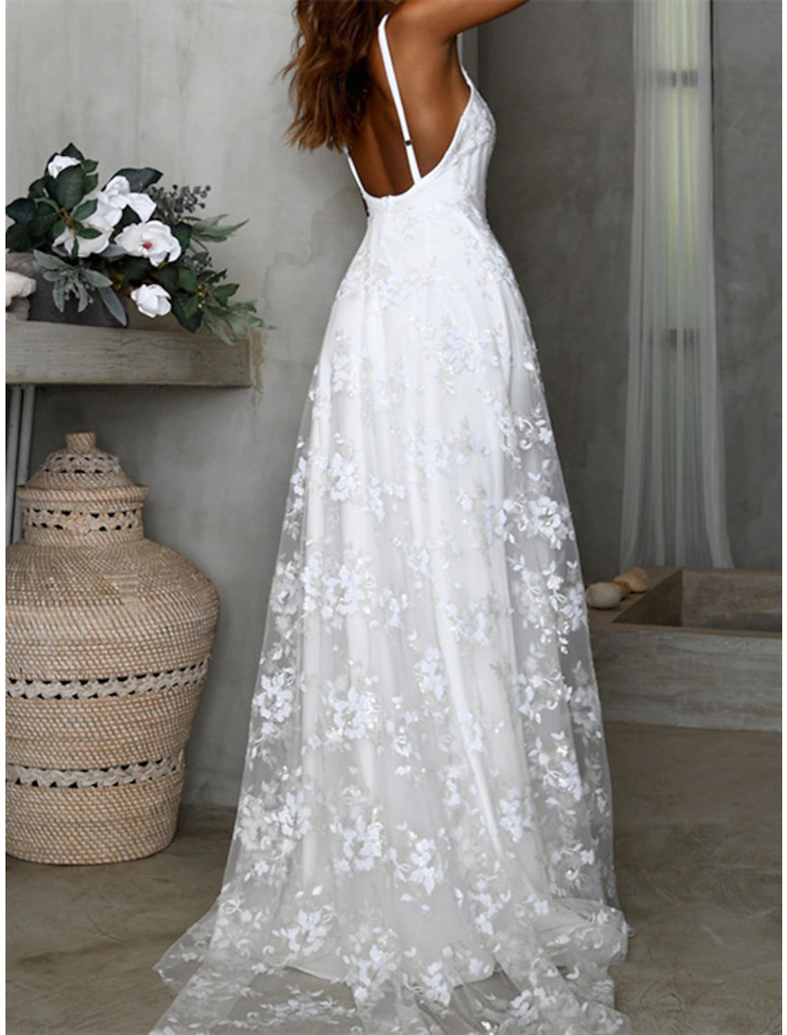 Beach Wedding Dresses A-Line Camisole V Neck Spaghetti Strap Court Train Lace Bridal Gowns With Appliques Split Front