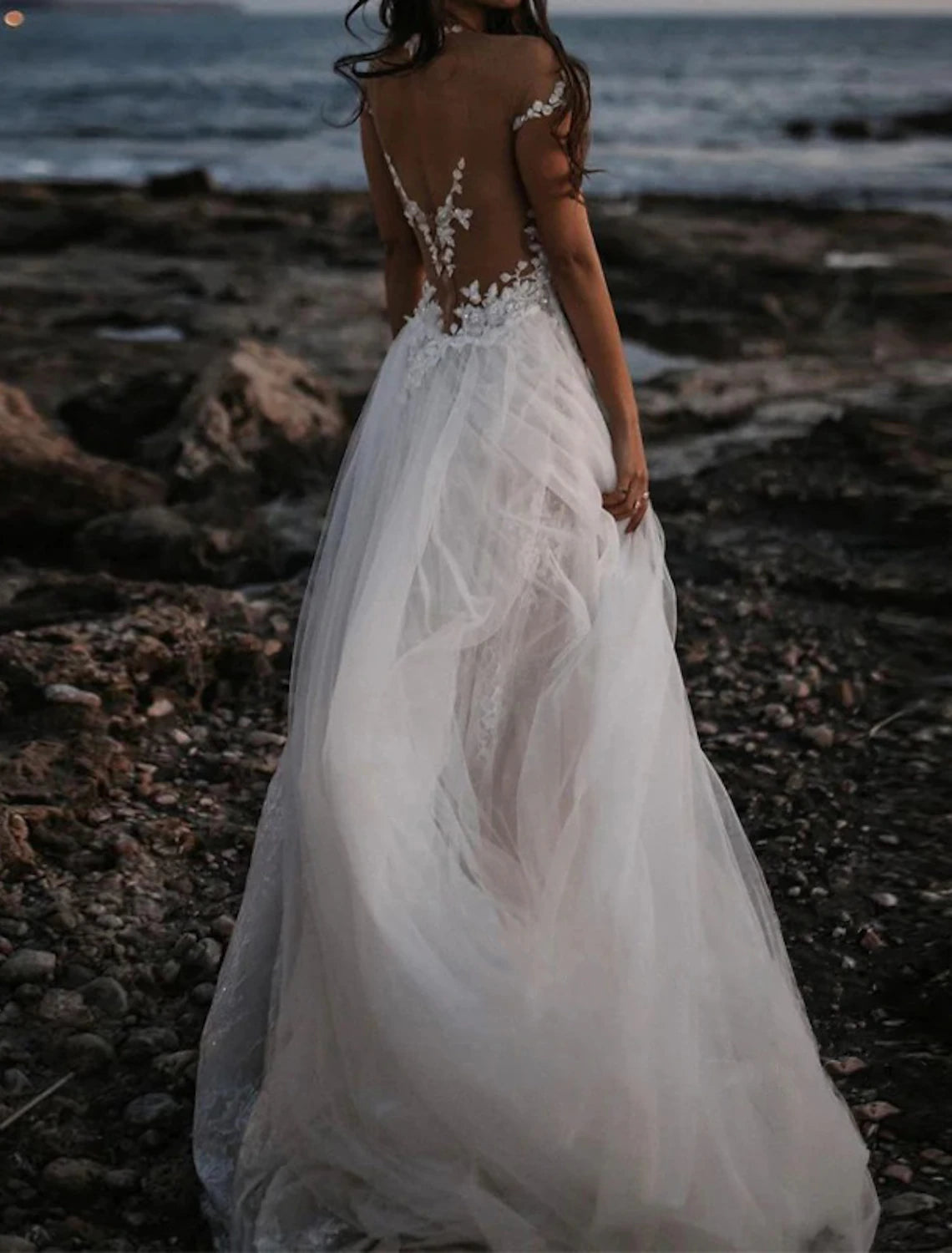 Beach Open Back Boho Wedding Dresses A-Line Off Shoulder Cap Sleeve Court Train Lace Bridal Gowns With Appliques Solid Color