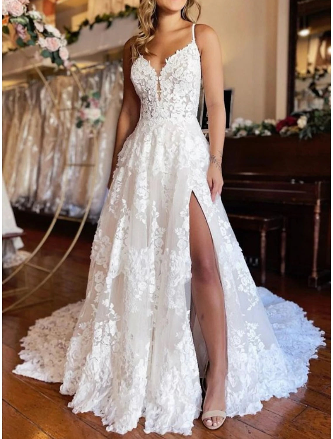 Beach Mature Wedding Dresses A-Line Camisole Sleeveless Court Train Lace Bridal Gowns With Pleats Split Front