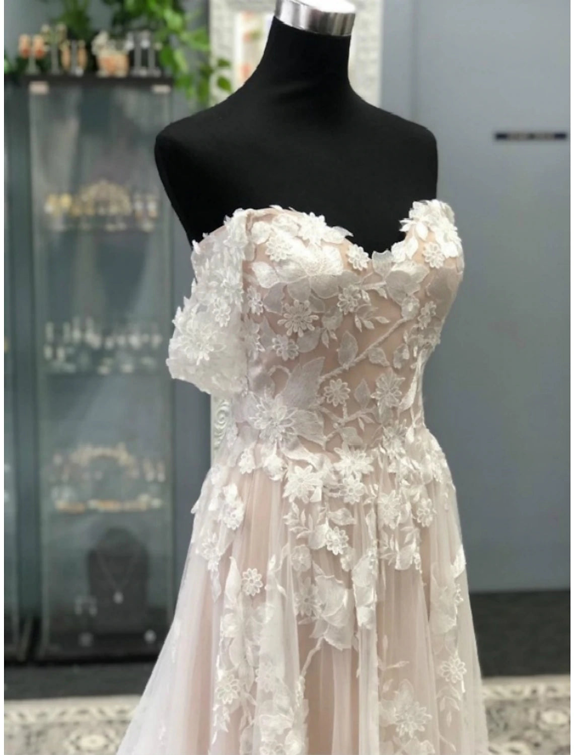 Beach Formal Wedding Dresses A-Line Sweetheart Short Sleeve Court Train Lace Bridal Gowns With Pleats Appliques