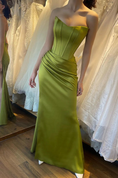 Tail tail strapless and floor length evening dress