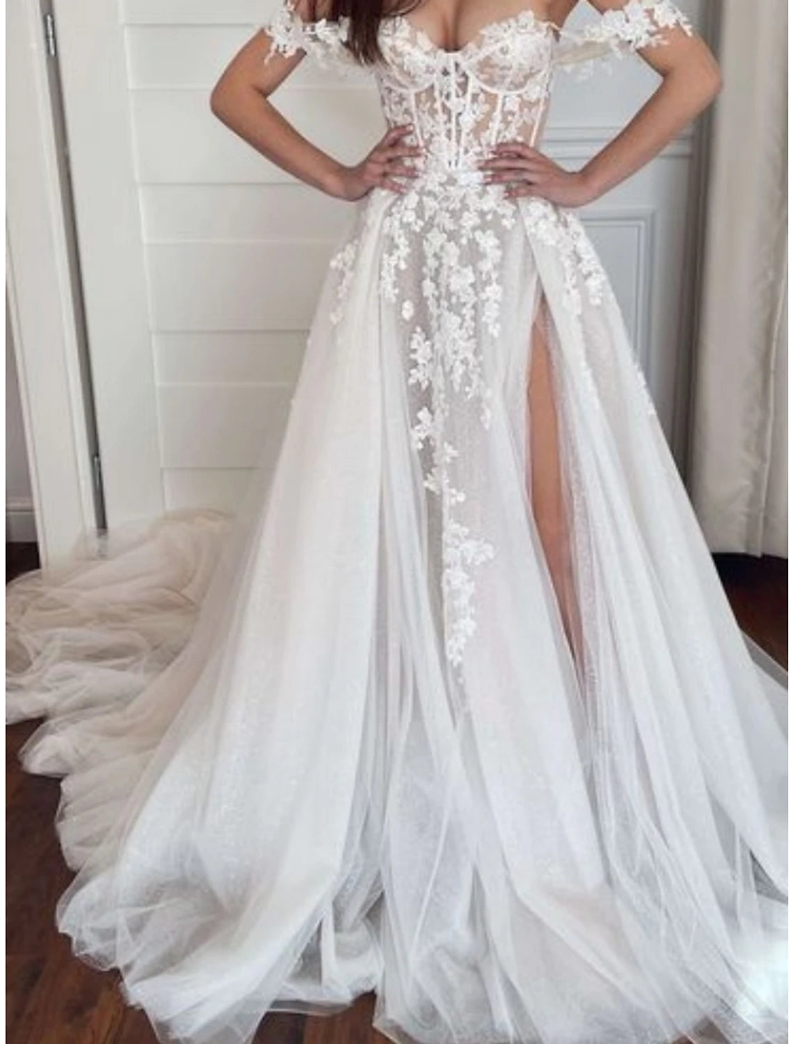 Beach Formal Wedding Dresses A-Line Sweetheart Sleeveless Court Train Lace Bridal Gowns With Pleats Split Front