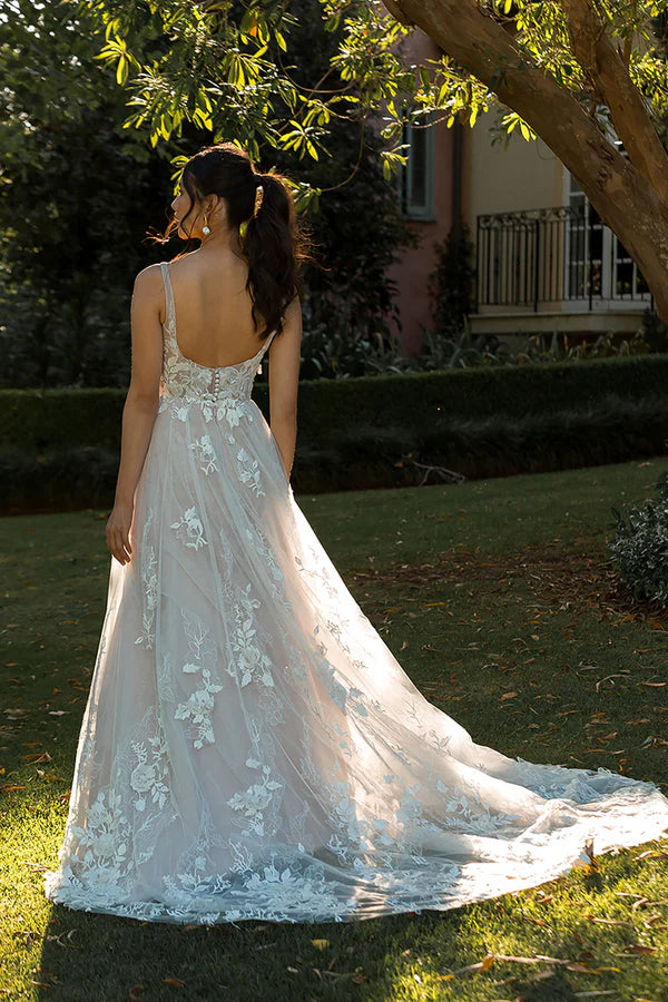 A-neck V-neck lace decal bohemian style wedding dress with sweeping train