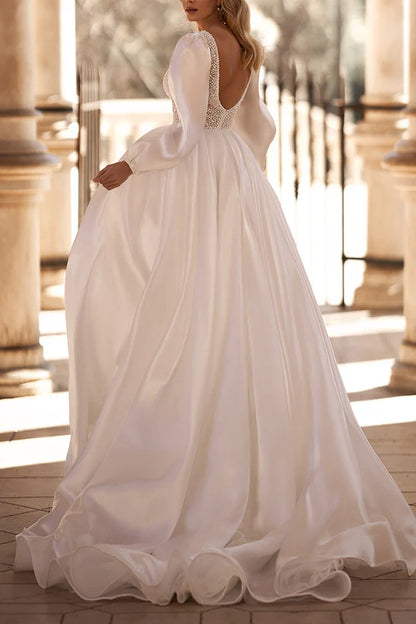 A-shaped V-neck luxurious pearl long sleeved simple wedding dress