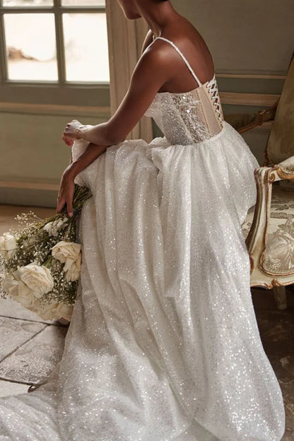 A Sweetheart Pearl Countryside Style Wedding Dress with Sweeping Train