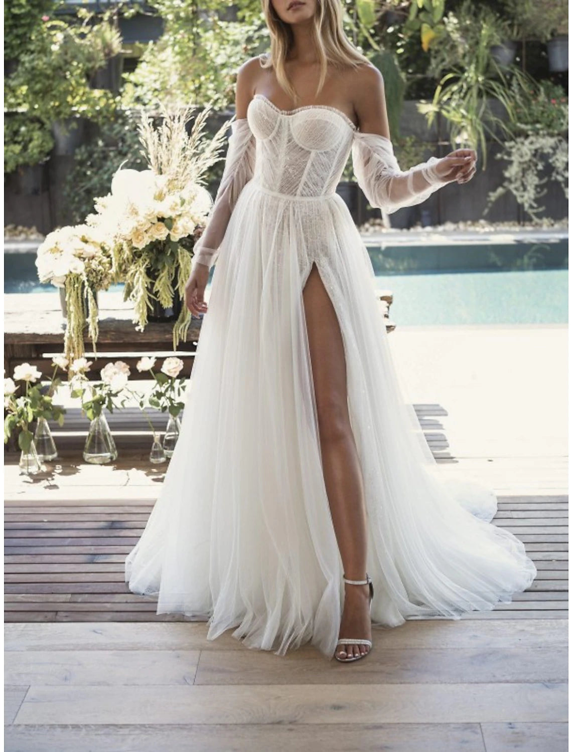 Beach Sexy Wedding Dresses A-Line Sweetheart Strapless Court Train Lace Bridal Gowns With Pleats Split Front