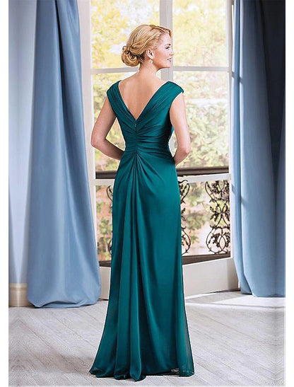 A-Line Mother of the Bride Dress Elegant Plunging Neck Floor Length Chiffon Sleeveless with Ruching
