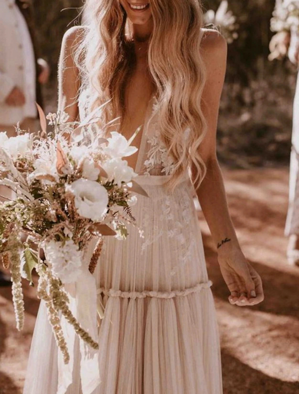 Beach Sexy Boho Wedding Dresses A-Line V Neck Sleeveless Floor Length Tulle Bridal Gowns With Appliques