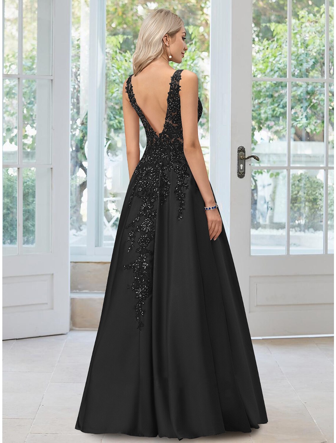 A-Line Evening Gown Floral Dress Formal Black Dress Floor Length Sleeveless V Neck Lace with Appliques