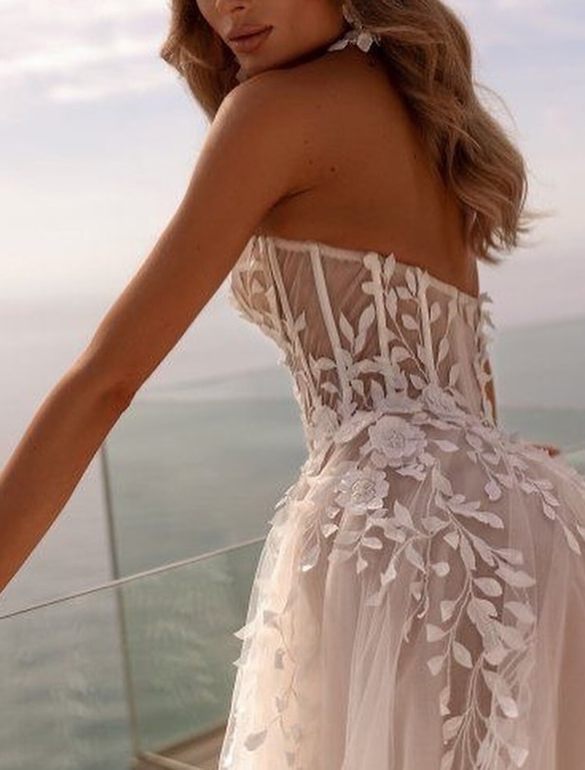 Beach Open Back Formal Wedding Dresses Ball Gown Sweetheart Sleeveless Sweep / Brush Train Tulle Bridal Gowns With Appliques Solid Color